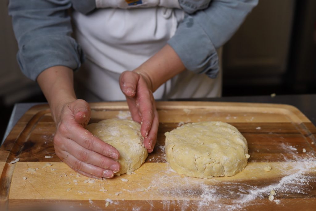 making pie crust into disks