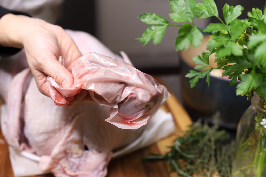 removing turkey giblets